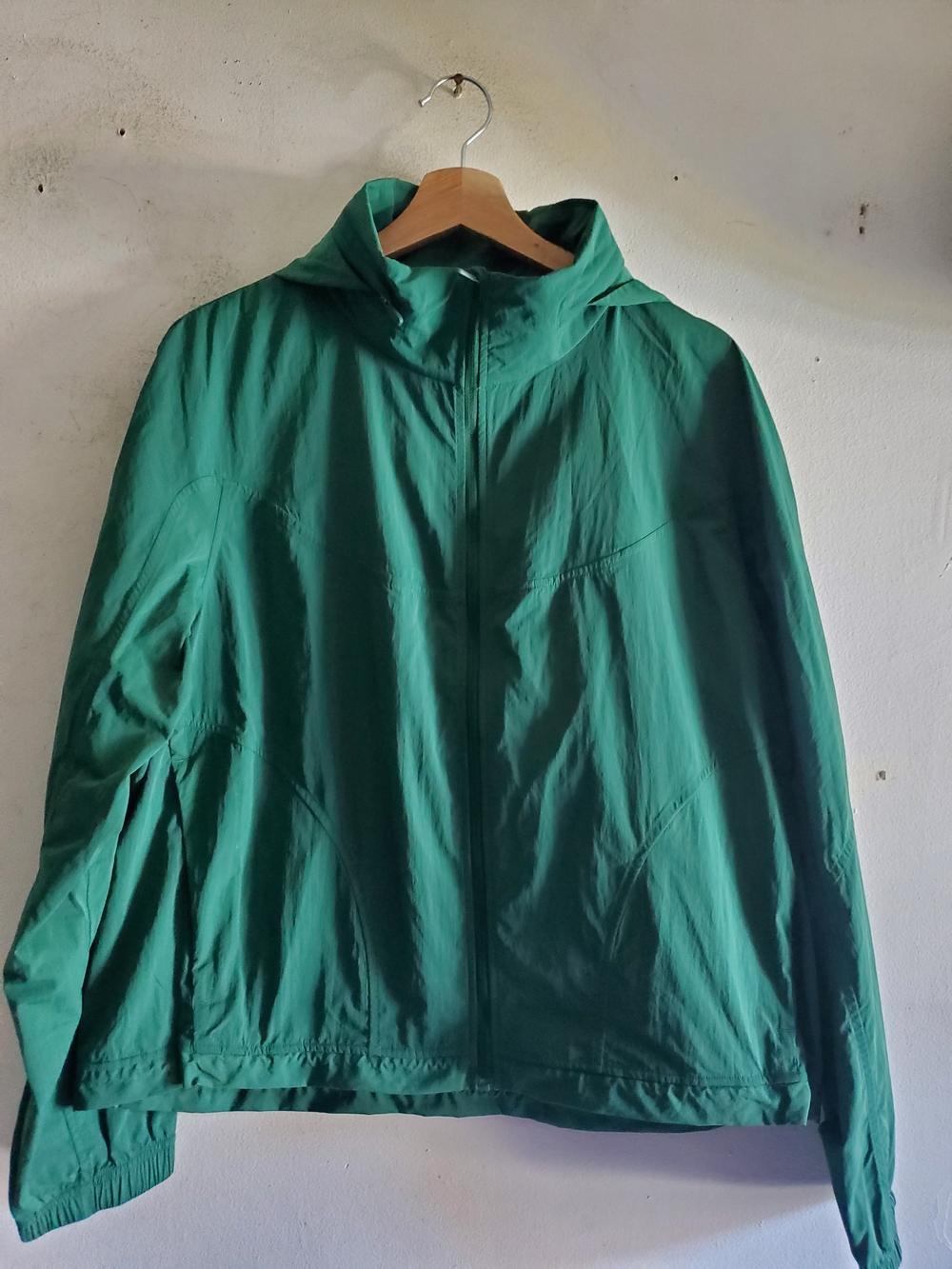 lululemon athletica Women's Emerald Green Windbreaker Jacket Size 10.